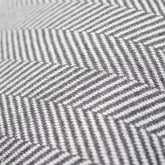 Kleiner Fußhocker - Gestrickte Fischgrätenmuster Grau 03