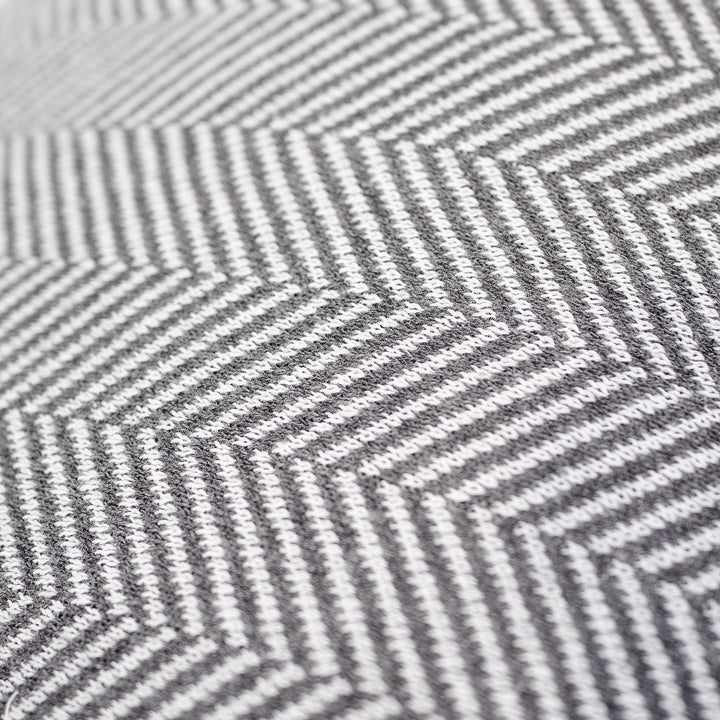 Kleiner Fußhocker - Gestrickte Fischgrätenmuster Grau 03