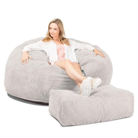 Lounge Pug, CloudSac 1010 XXL, Riesen Memory- Schaum XXL Sitzsacksofa, Schlafsofa, Pom-Pom Creme