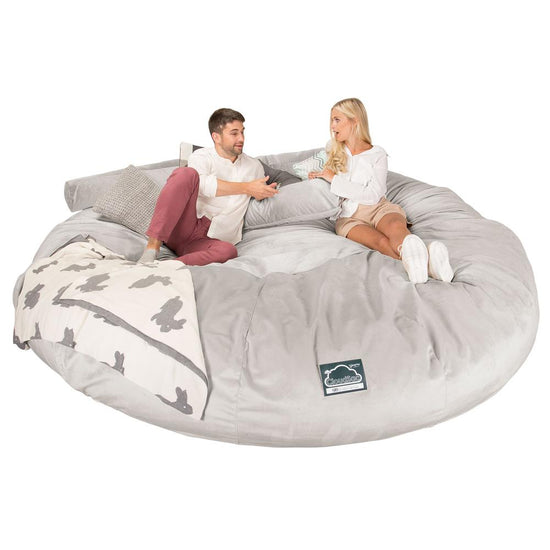 Lounge Pug, CloudSac 5000 XXXXXL, Gigantischer Memory-Schaum Sitzsacksofa, Schlafsofa, Samt Silber