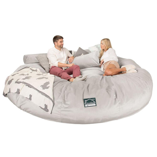 Lounge Pug, CloudSac 5000 XXXXXL, Gigantischer Memory-Schaum Sitzsacksofa, Schlafsofa, Samt Silber