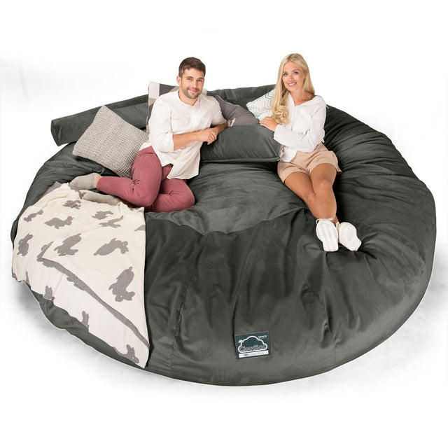 Lounge Pug, CloudSac 5000 XXXXXL, Gigantischer Memory-Schaum Sitzsacksofa, Schlafsofa, Samt Schiefergrau