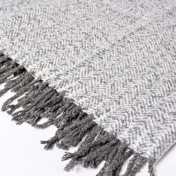 LOUNGE PUG, Sherpa-Decke, Fischgratmuster Grau