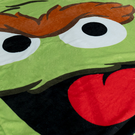 Kuscheldecke / Tagesdecke - Oskar der Griesgram 04