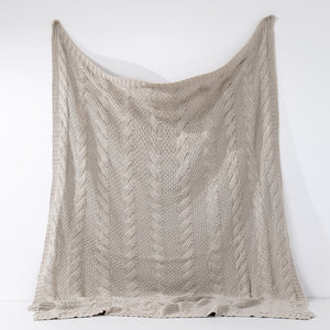 Kuscheldecke / Tagesdecke - Gestrickte Cable Creme