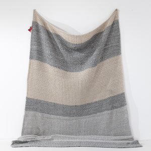 Kuscheldecke / Tagesdecke - Gestrickte Chester Grau