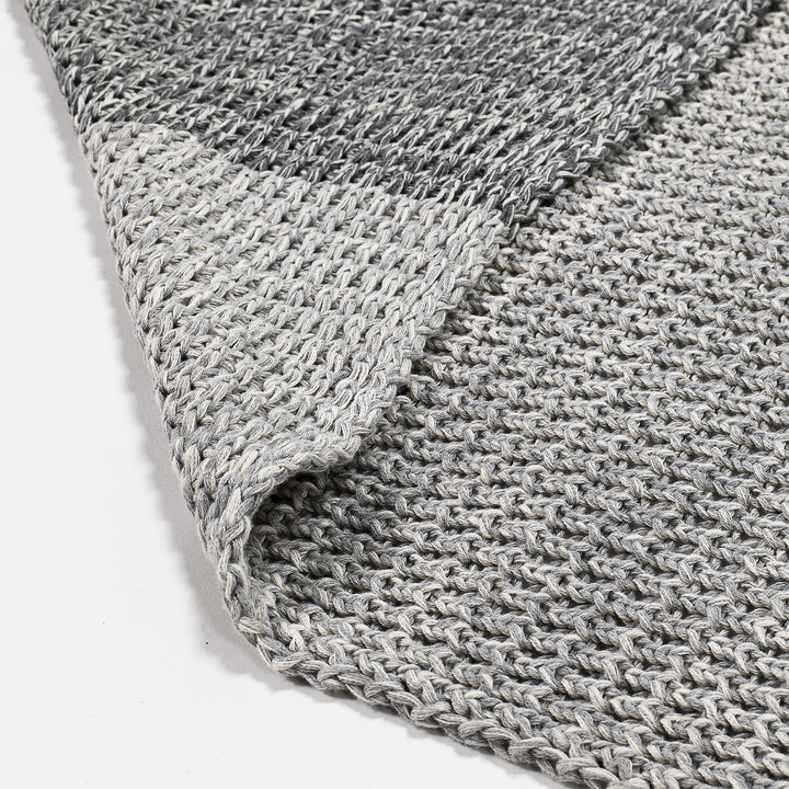 Kuscheldecke / Tagesdecke - Gestrickte Chester Grau 02