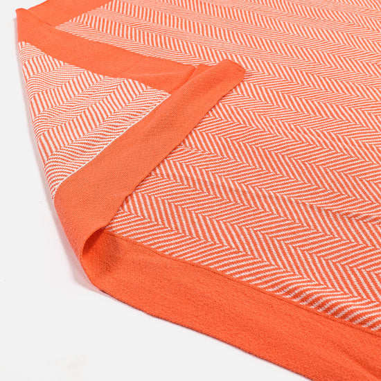 Kuscheldecke / Tagesdecke - Gestrickte Fischgrätenmuster Koralle 04