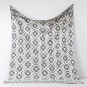 Kuscheldecke / Tagesdecke - Gestrickte Horizon