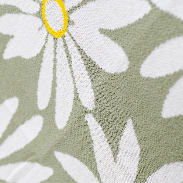 Kuscheldecke / Tagesdecke - Gestrickte Blumenmotiv Mintgrün Fabric Close-up Image