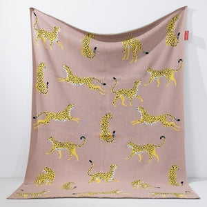 Kuscheldecke / Tagesdecke - Gestrickte Gepard Pink