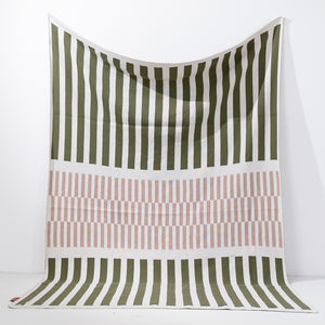 Kuscheldecke / Tagesdecke - Gestrickte Streifen Grün