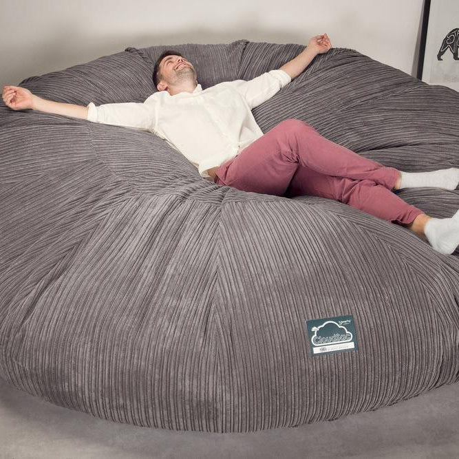 Lounge Pug, CloudSac 5000 XXXXXL, Gigantischer Memory-Schaum Sitzsacksofa, Schlafsofa, Cord Schiefergrau