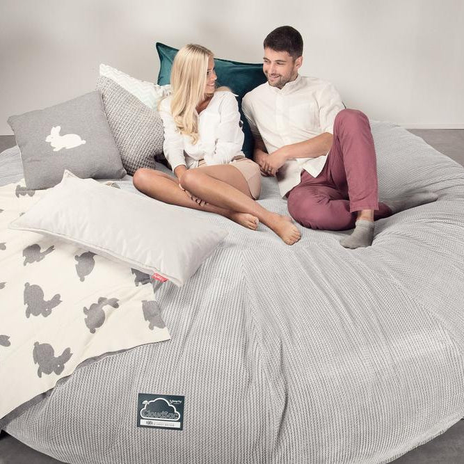 Lounge Pug, CloudSac 5000 XXXXXL, Gigantischer Memory-Schaum Sitzsacksofa, Schlafsofa, Pom-Pom Creme