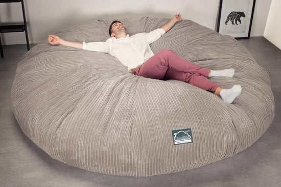 Lounge Pug, CloudSac 5000 XXXXXL, Gigantischer Memory-Schaum Sitzsacksofa, Schlafsofa, Cord Nerzfarben