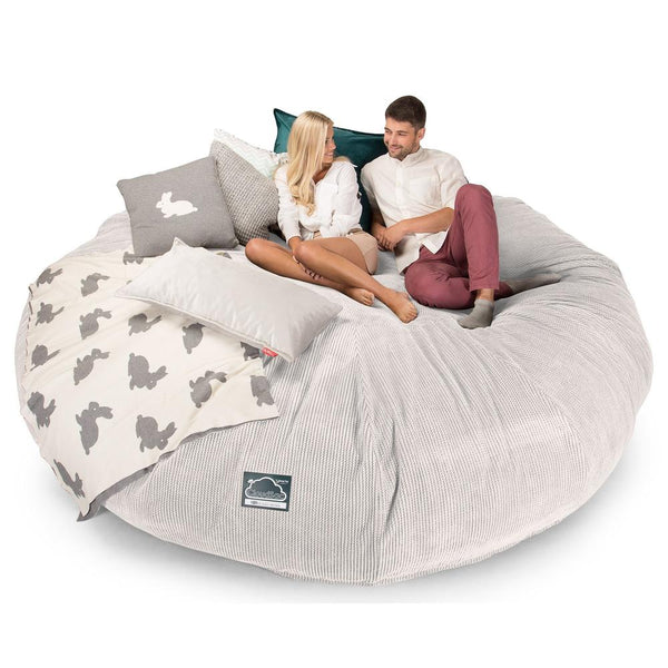 Lounge Pug, CloudSac 5000 XXXXXL, Gigantischer Memory-Schaum Sitzsacksofa, Schlafsofa, Pom-Pom Creme