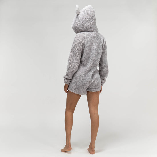 Kurzer grauer Damen-Onesie mit Teddyohren 06