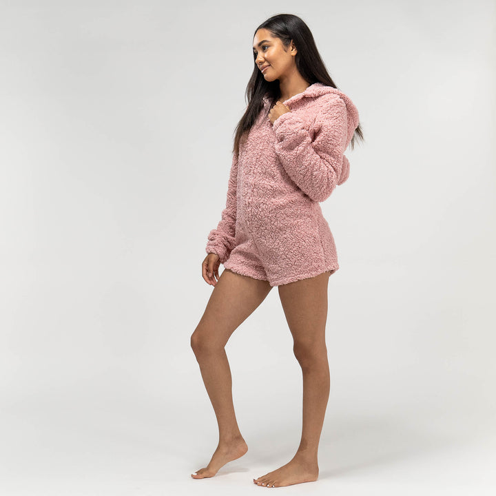 Kurzer rosa Damen-Onesie mit Teddyohren 03