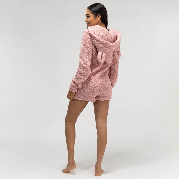 Kurzer rosa Damen-Onesie mit Teddyohren Fabric Close-up Image