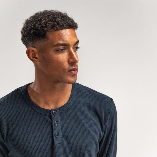 Marineblauer Karo-Pyjama für Herren 06