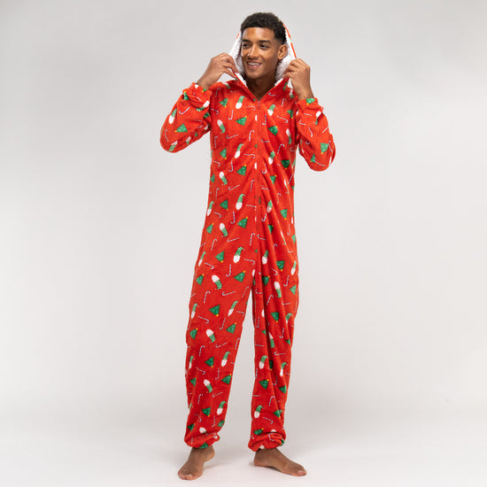 Roter Fleece-Onesie für Herren mit Weihnachtsmotiven 03
